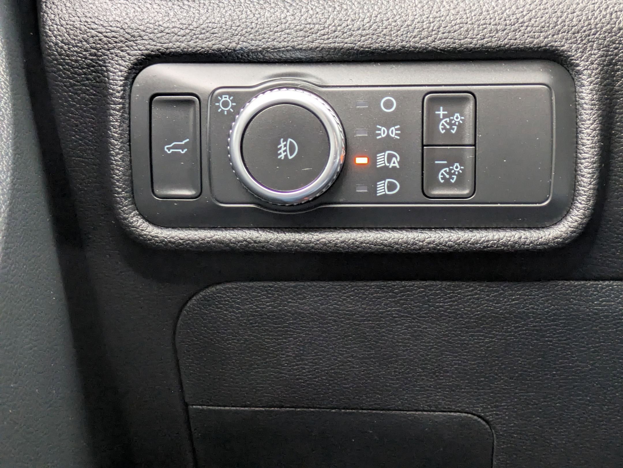 Used 2021 Ford Explorer XLT w/ Equipment Group 202A image 22