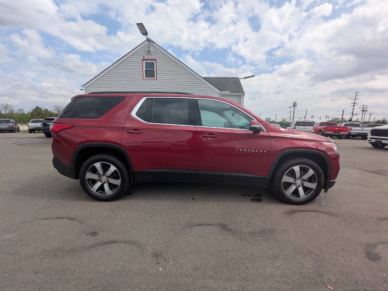 Used 2021 Chevrolet Traverse LT w/ LT Premium Package image 6