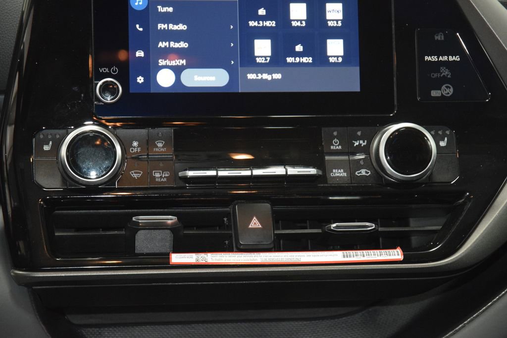Used 2024 Toyota Highlander XLE AWD/4WD image 33