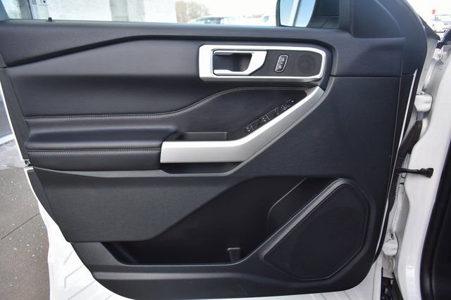 Used 2023 Ford Explorer XLT w/ Equipment Group 202A image 14
