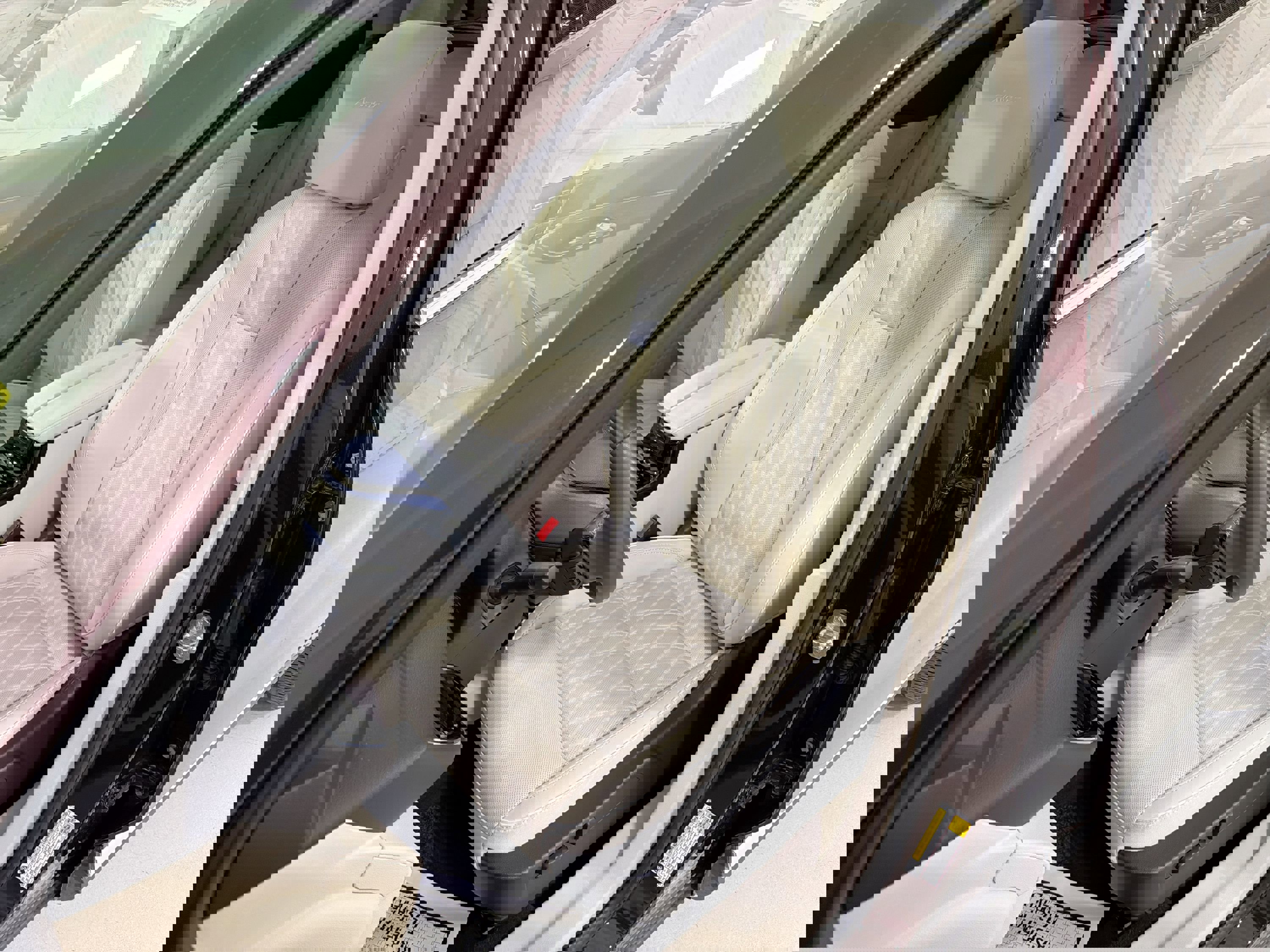 Used 2023 Buick Envision Avenir image 10