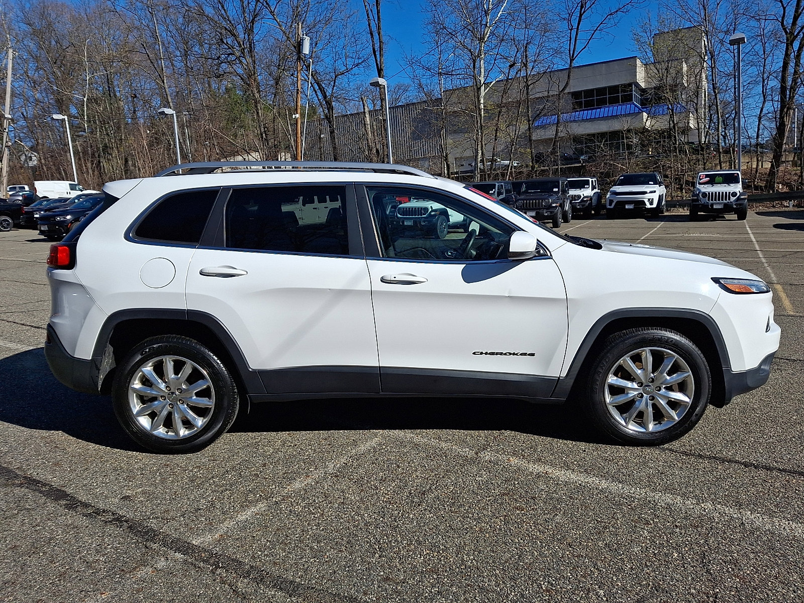 Certified 2016 Jeep Cherokee Limited w/ Luxury Group image 8