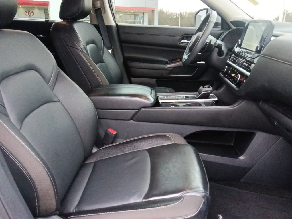 Used 2025 Nissan Pathfinder SL w/ SL Premium Package image 31