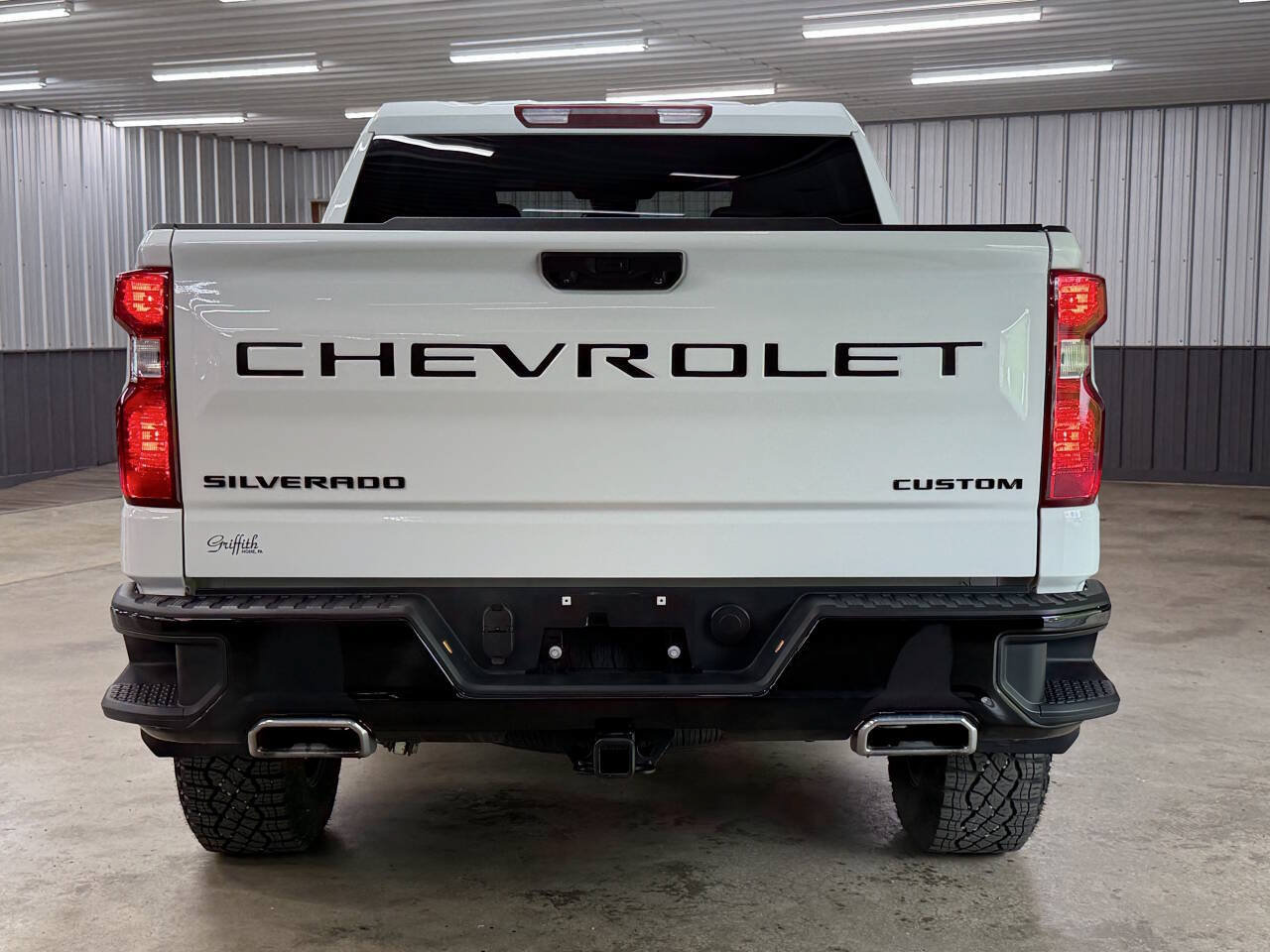 Used 2023 Chevrolet Silverado 1500 Custom Trail Boss w/ LPO, Dark Essentials Package AWD/4WD image 4