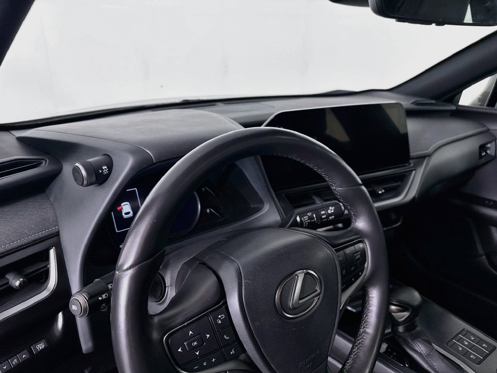 Used 2023 Lexus UX 250h AWD w/ Accessory Package (Z1) image 4