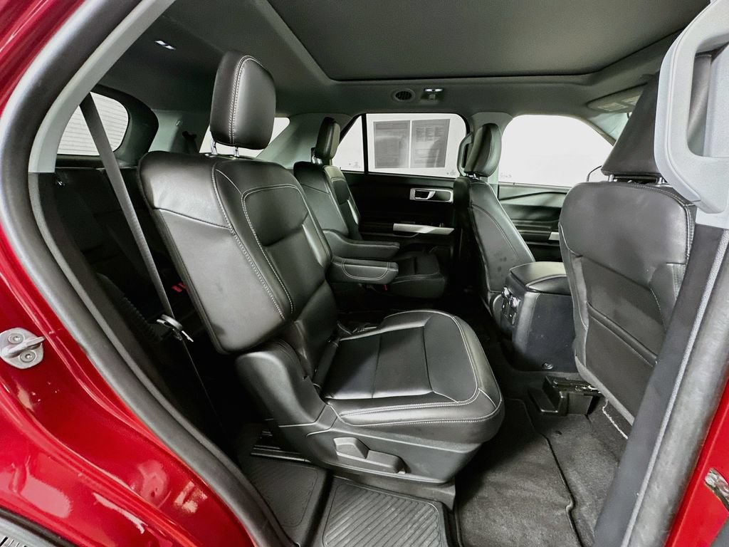 Used 2021 Ford Explorer XLT w/ Equipment Group 202A AWD/4WD image 36