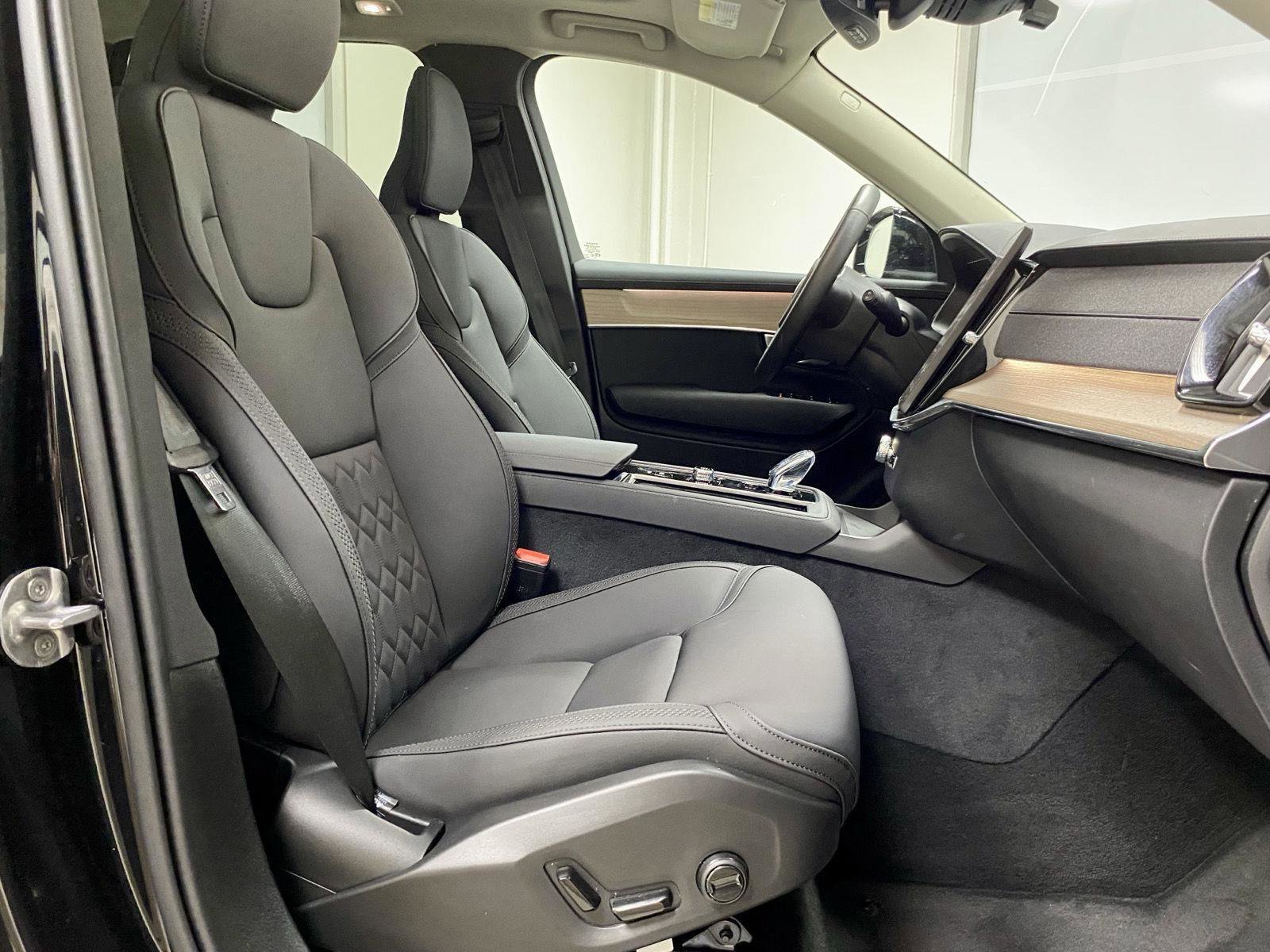 Used 2026 Volvo XC90 B5 Core AWD/4WD image 19