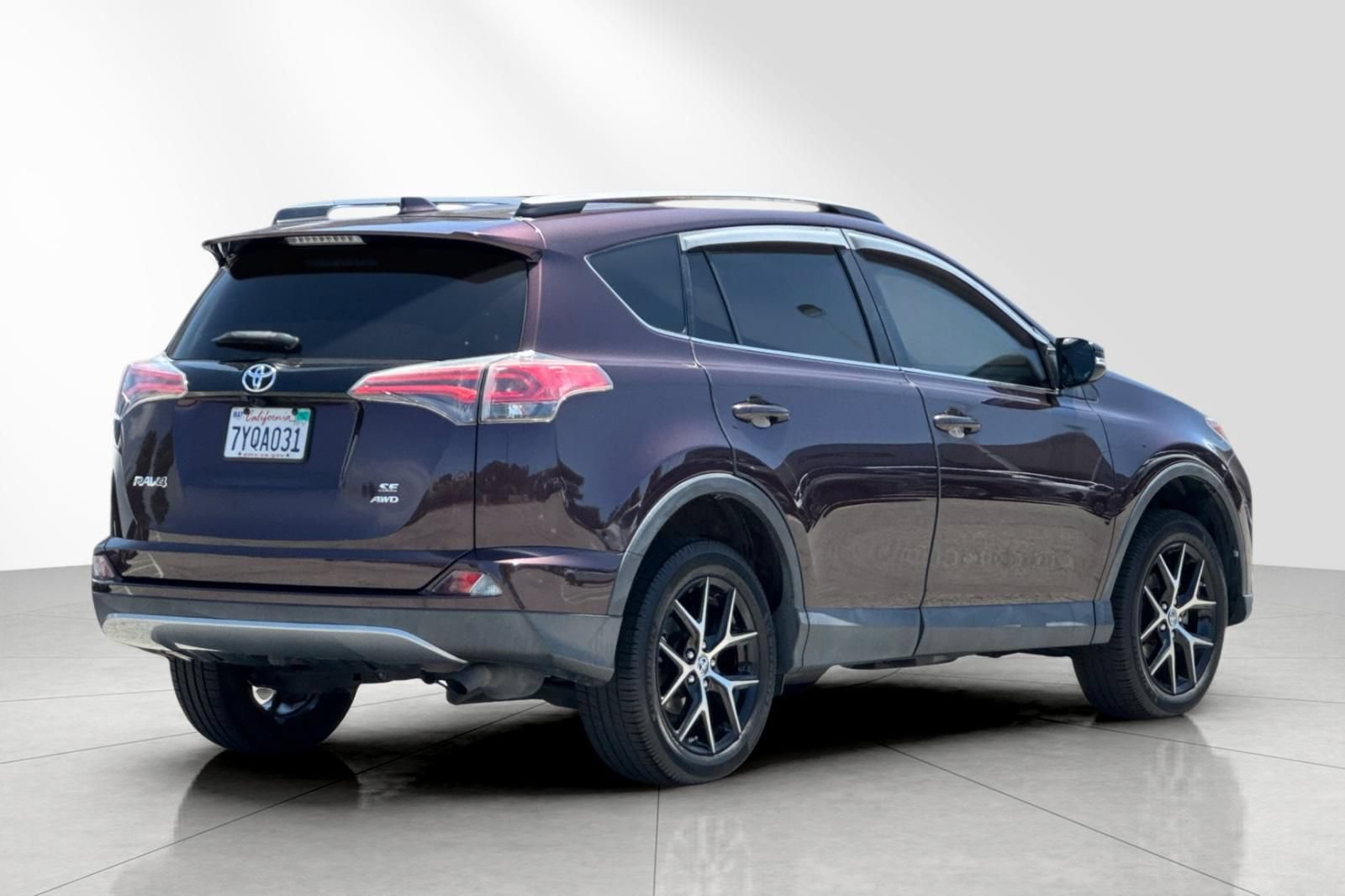 Used 2017 Toyota RAV4 SE w/ Power Special Value Package AWD/4WD image 4