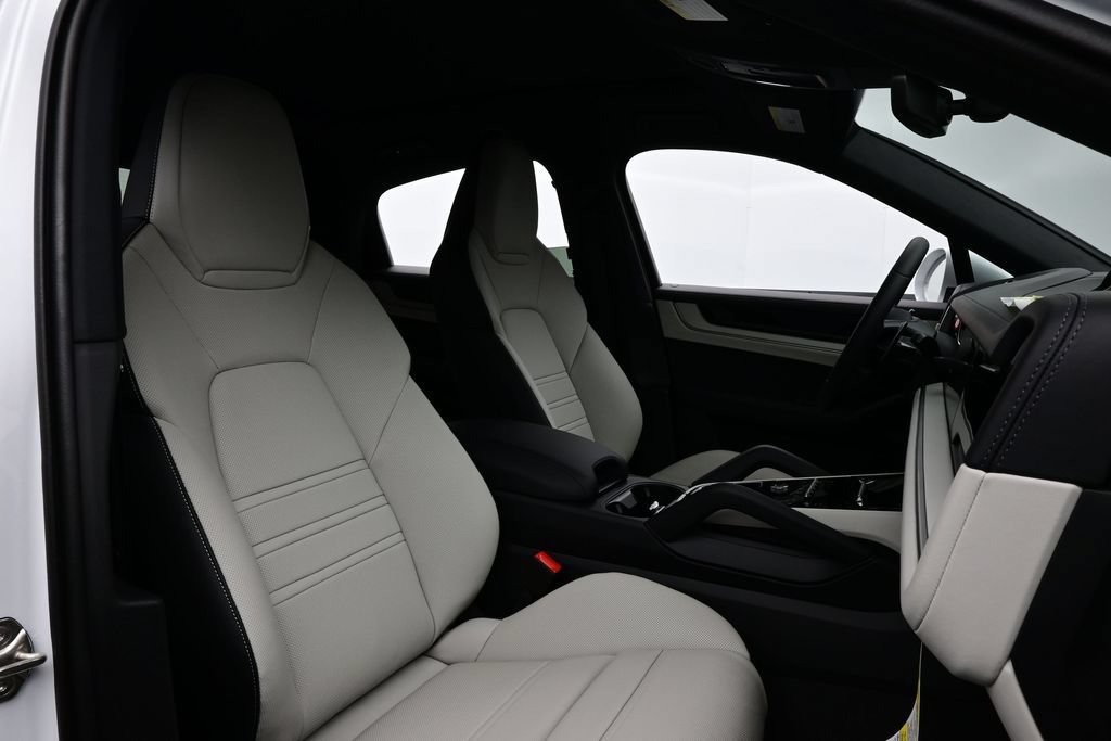 New 2026 Porsche Cayenne E-Hybrid Coupe AWD/4WD image 18