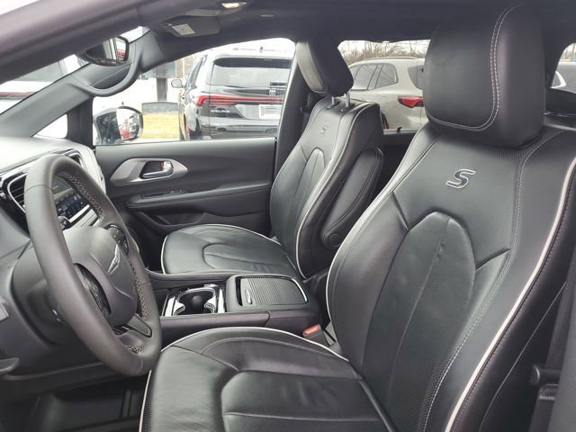 Used 2025 Chrysler Pacifica Limited FWD image 5