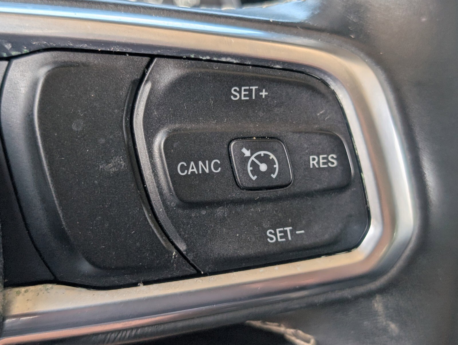 Used 2018 Jeep Wrangler Unlimited Sahara AWD/4WD image 26