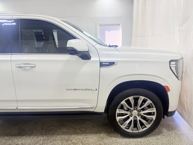 Certified 2021 GMC Yukon Denali w/ Denali Premium Package AWD/4WD image 8