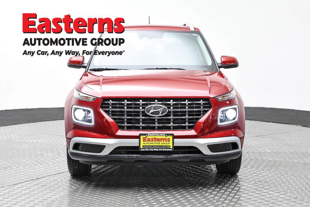 Used 2024 Hyundai Venue Limited FWD image 2