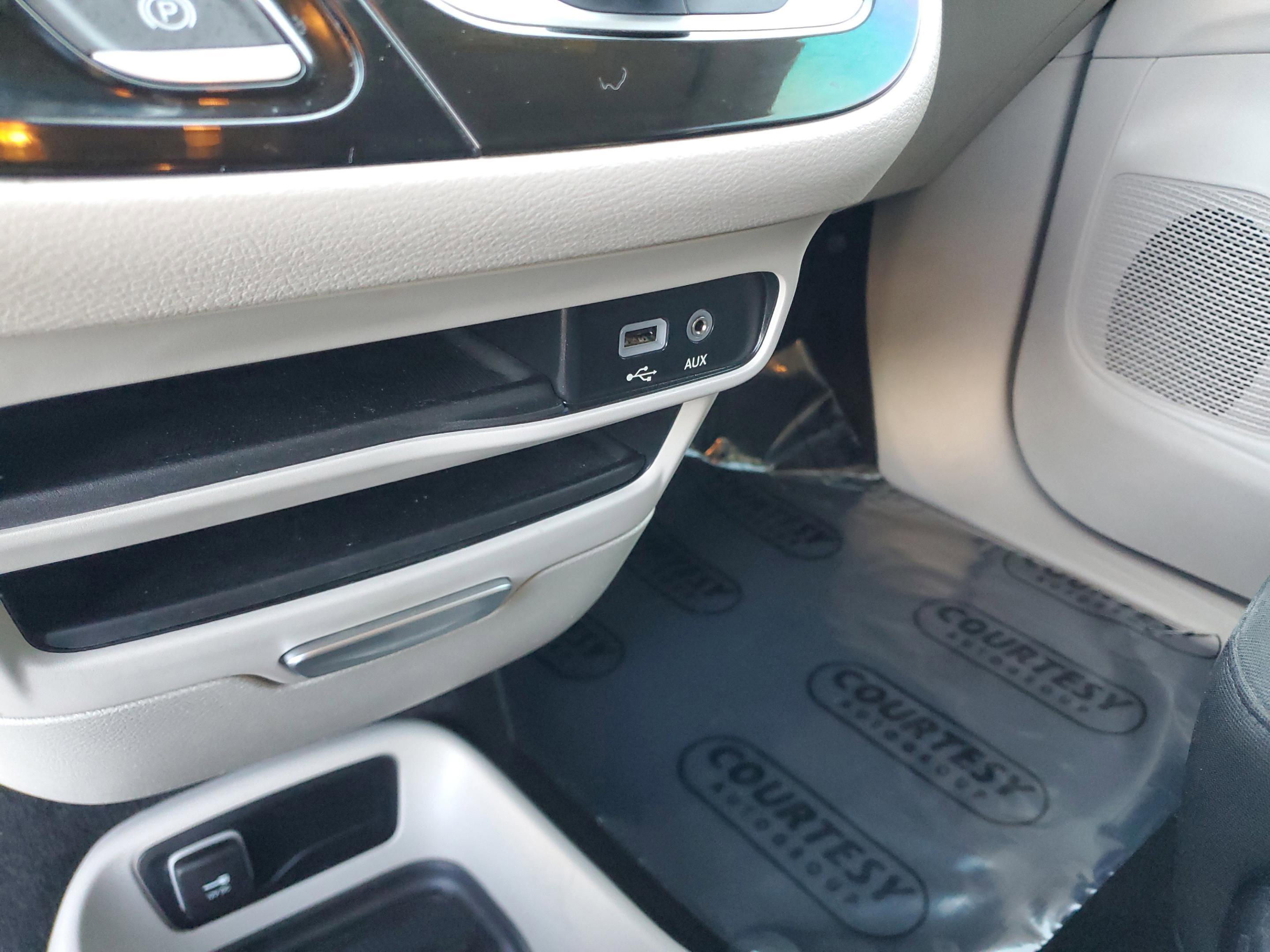 Used 2022 Volkswagen Atlas Cross Sport SE image 21