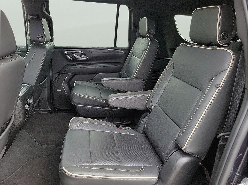 Used 2024 GMC Yukon XL SLT w/ SLT Luxury Package AWD/4WD image 13
