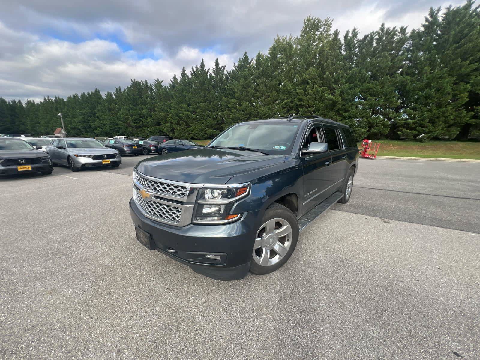 Used 2019 Chevrolet Suburban LT w/ LT Signature Package AWD/4WD image 4