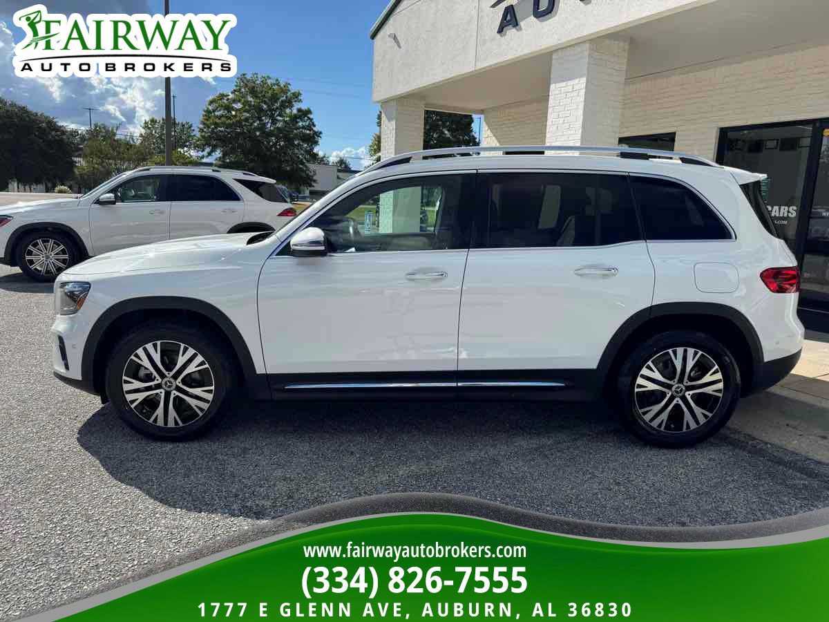 Used 2025 Mercedes-Benz GLB 250 w/ Exclusive Package image 9