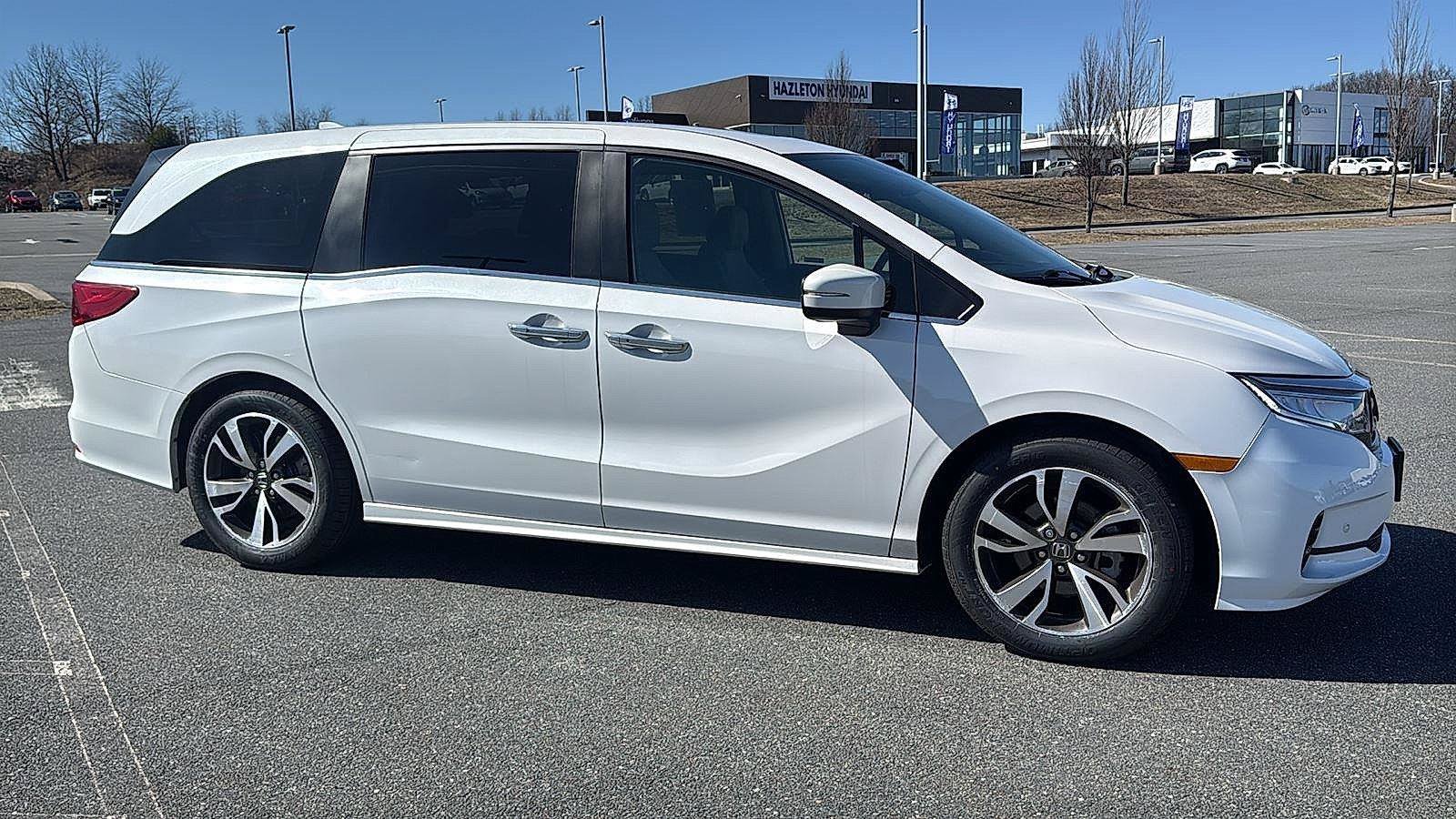 Used 2023 Honda Odyssey Touring image 3