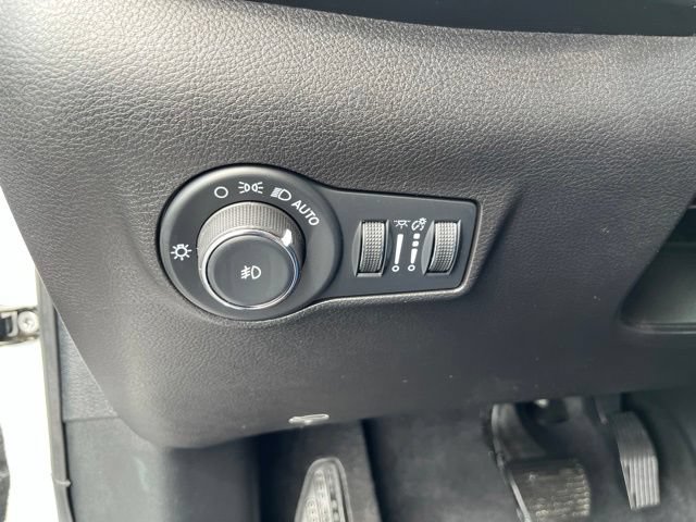 Used 2023 Jeep Compass Latitude AWD/4WD image 31