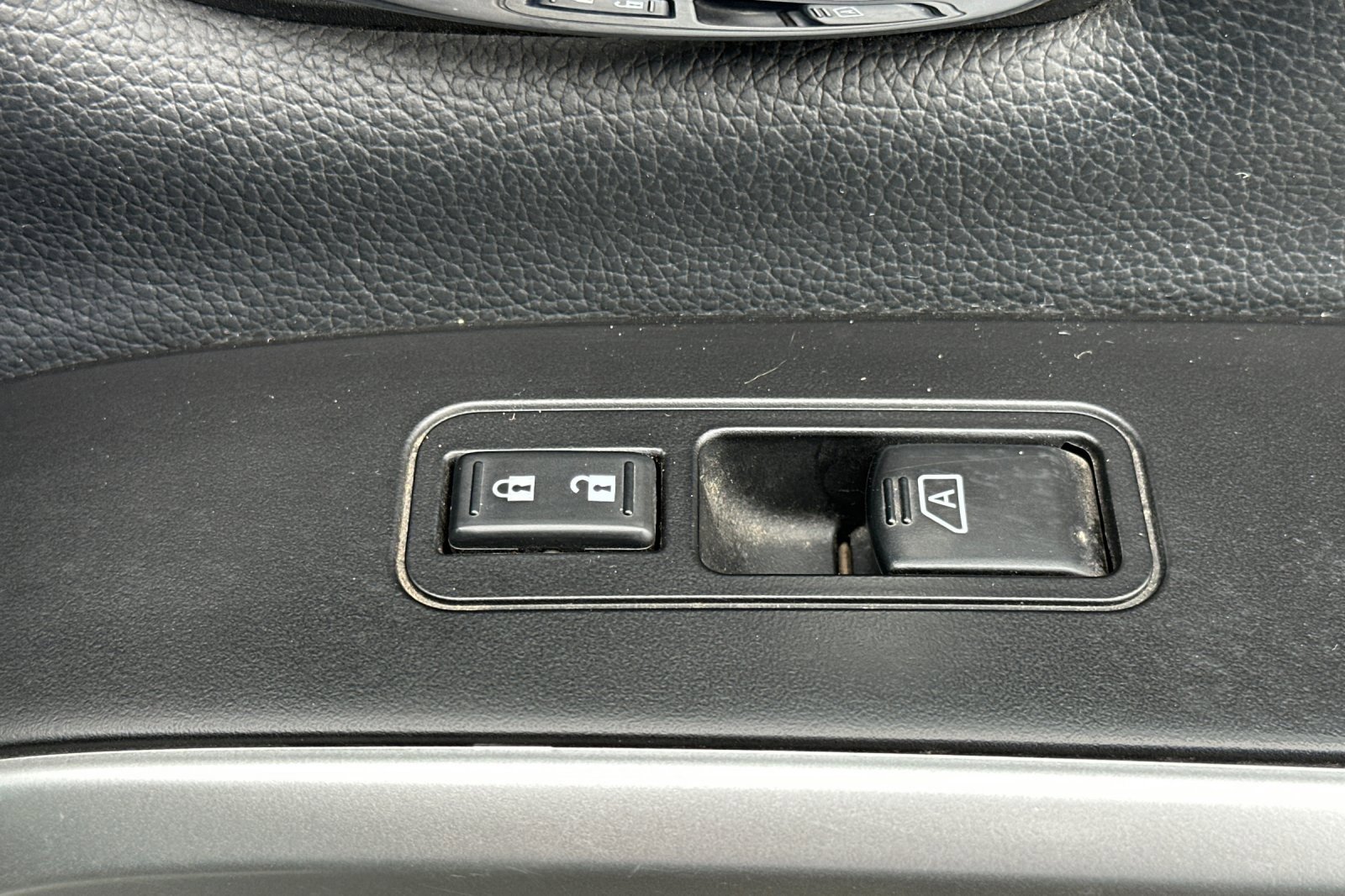 Used 2018 Nissan Titan SL w/ Chrome Package image 21