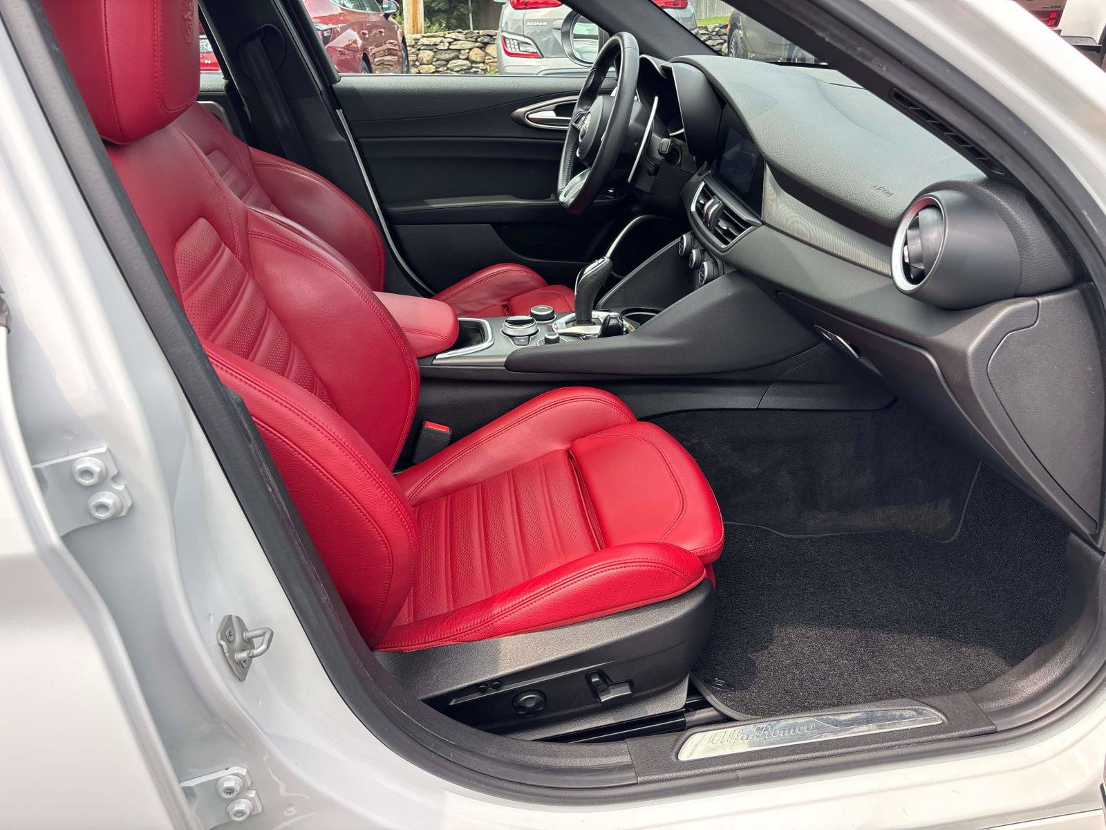 Used 2022 Alfa Romeo Giulia Veloce AWD/4WD image 17