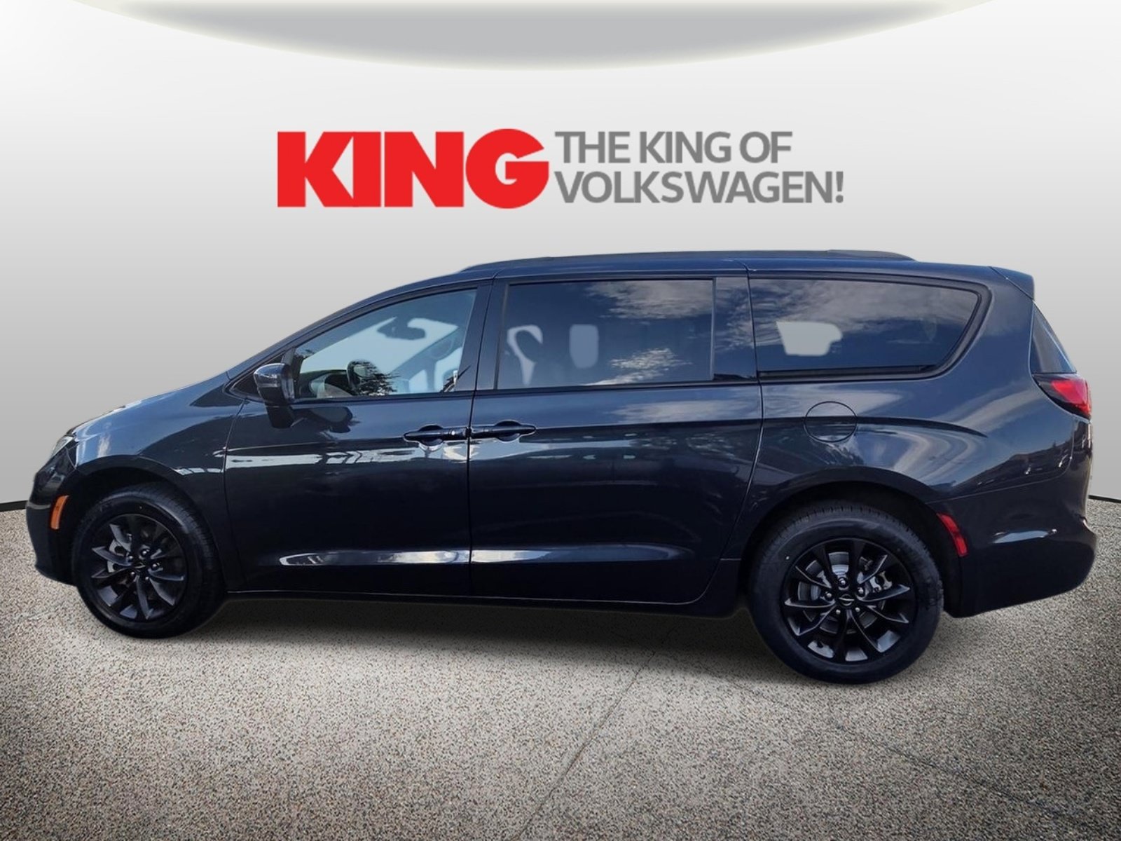 Used 2021 Chrysler Pacifica Touring-L w/ S Appearance Package AWD/4WD image 7