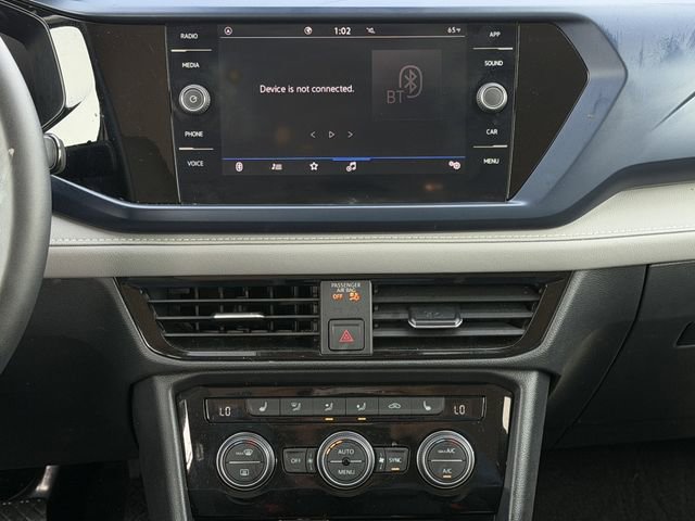 Used 2024 Volkswagen Taos SE image 17