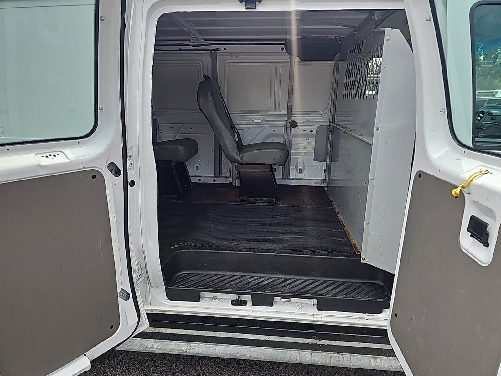 Used 2014 Ford E-250 and Econoline 250 w/ Power Group RWD image 15