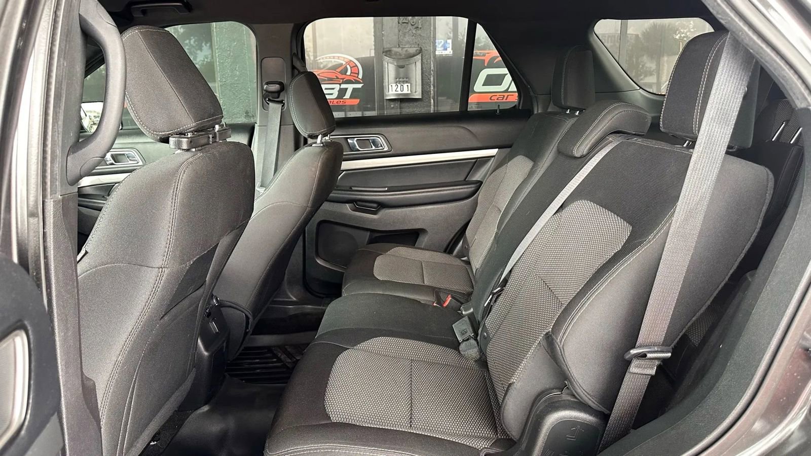 Used 2018 Ford Explorer XLT image 10