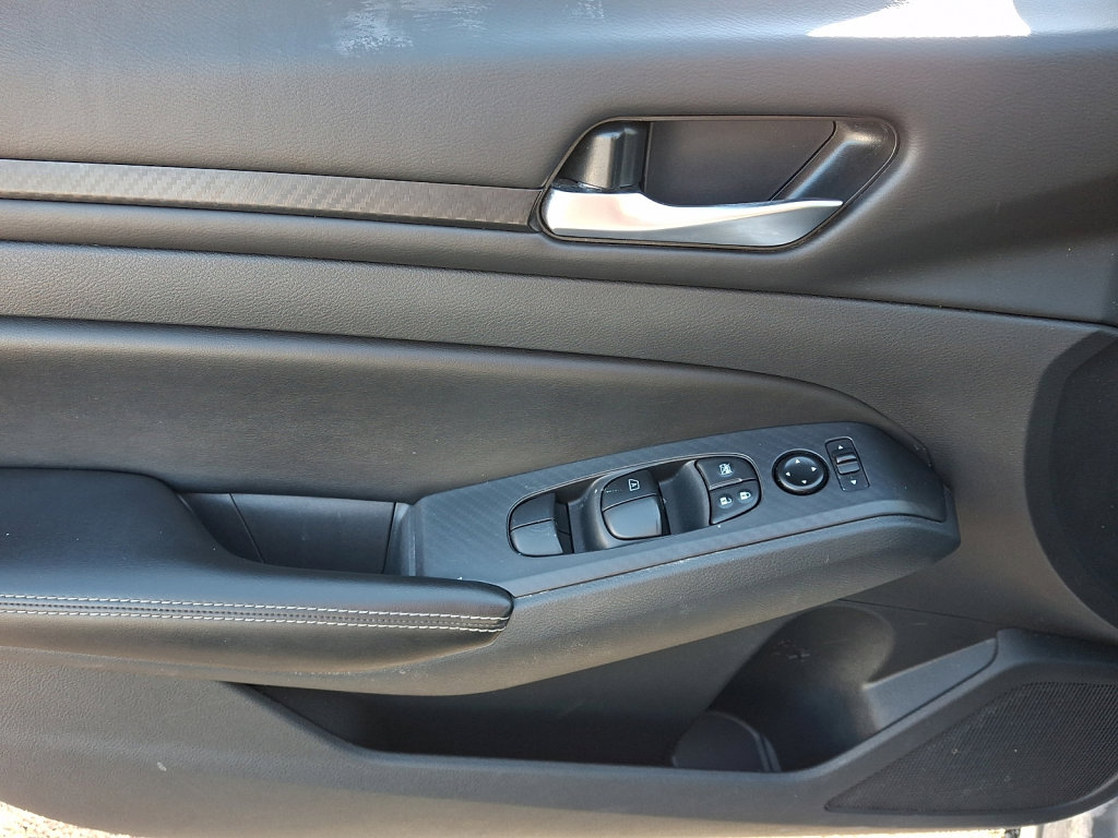 Used 2024 Nissan Altima 2.5 SV image 23