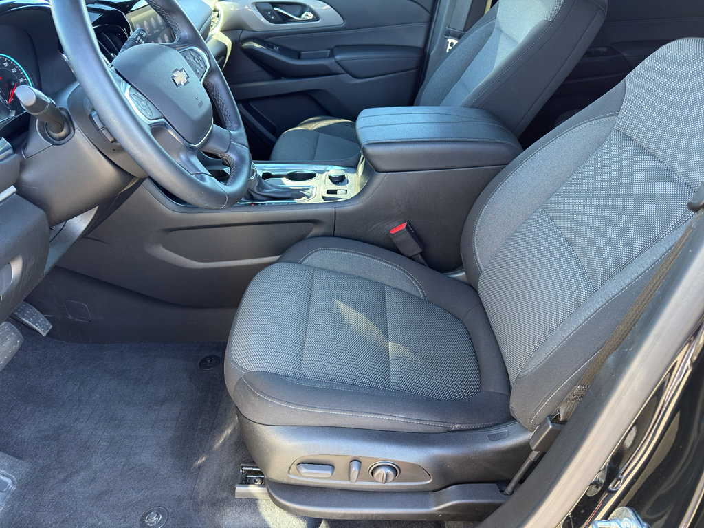 Used 2023 Chevrolet Traverse LT image 11