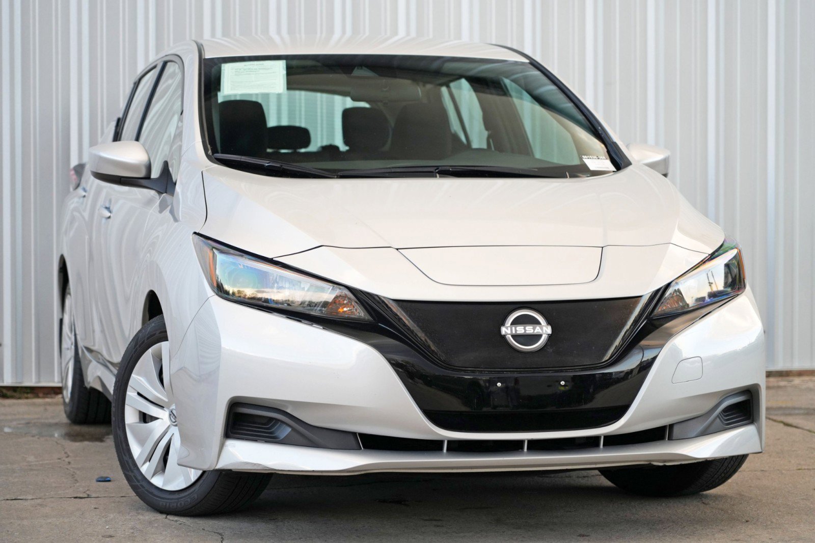 Used 2025 Nissan Leaf S image 2