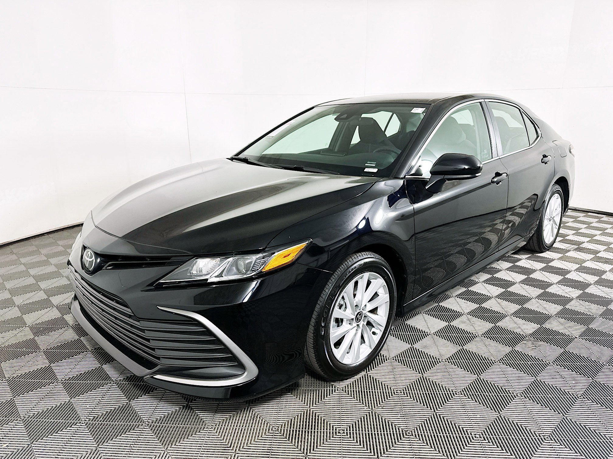 Used 2024 Toyota Camry LE image 7