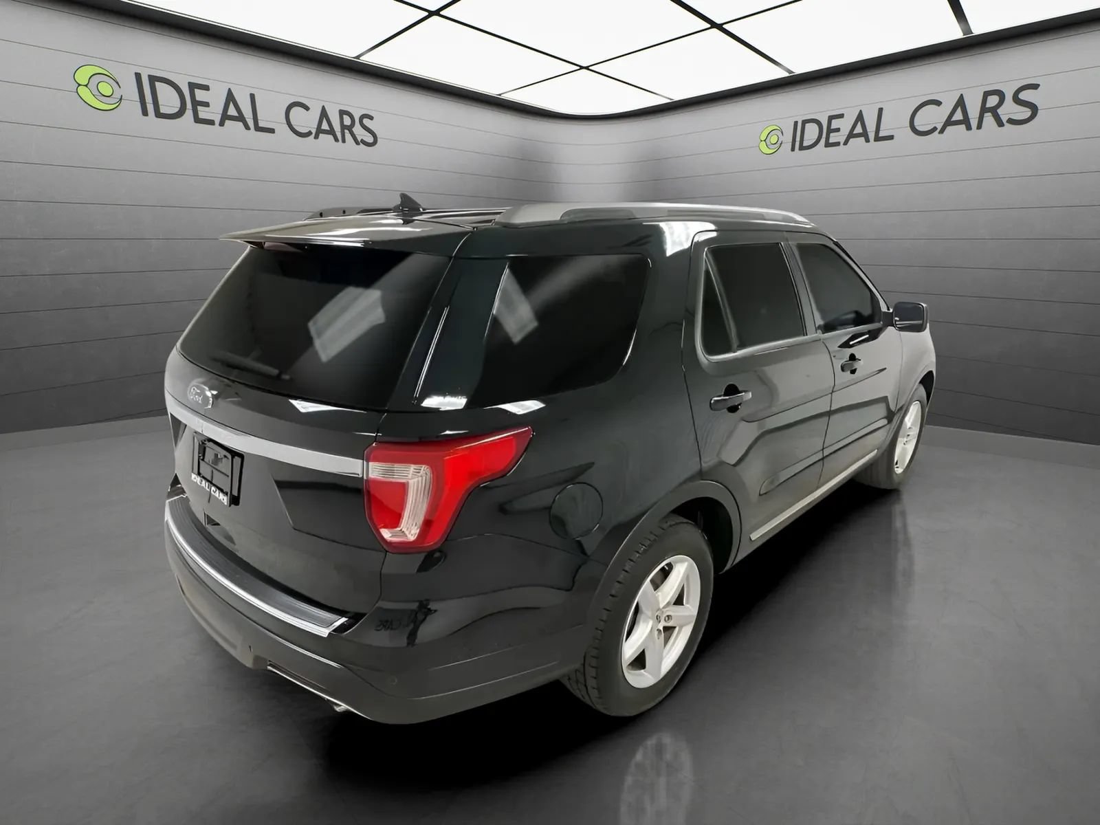 Used 2018 Ford Explorer XLT w/ Equipment Group 201A FWD image 5