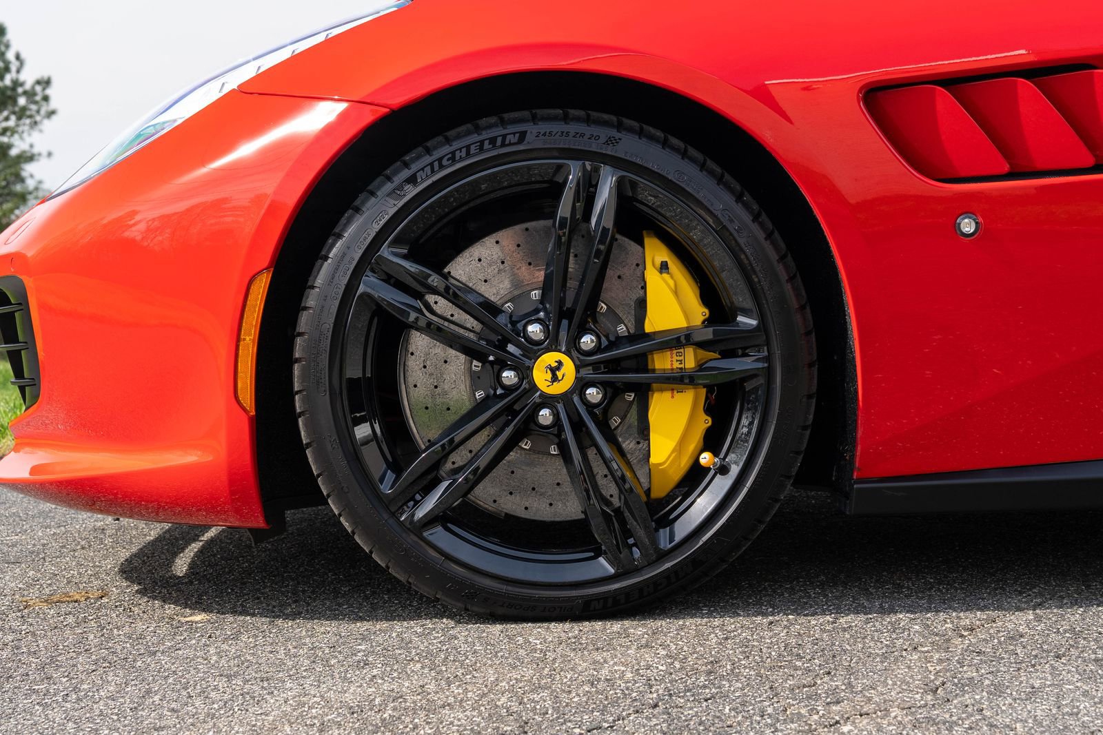 Certified 2017 Ferrari GTC4Lusso image 9