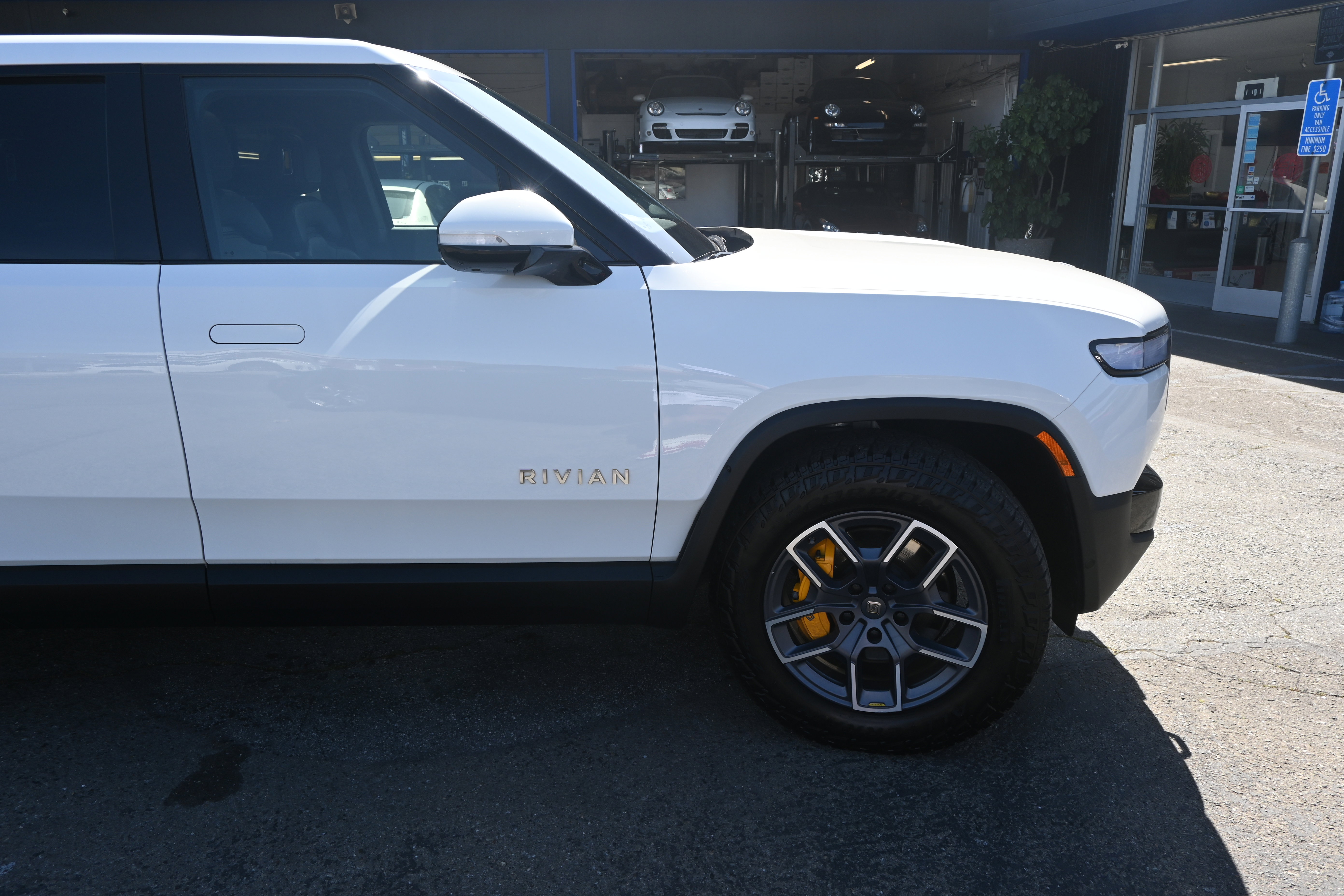 Used 2023 Rivian R1T Adventure image 18