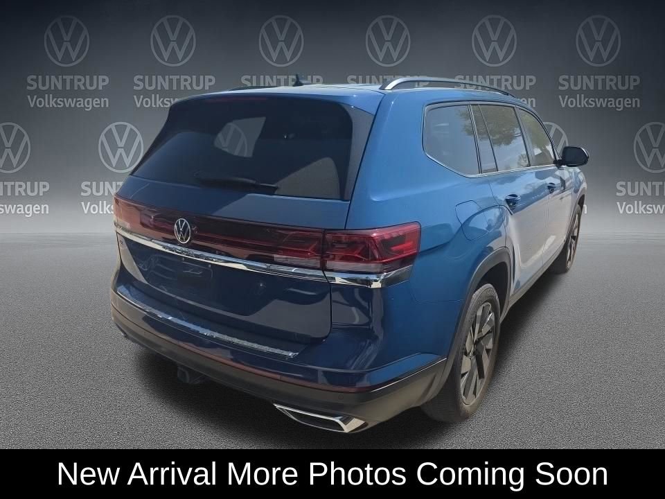 Used 2025 Volkswagen Atlas SE w/ Panoramic Sunroof Package image 3
