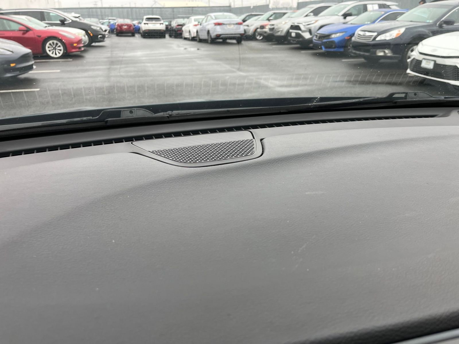 Used 2025 Chrysler Pacifica Limited image 17