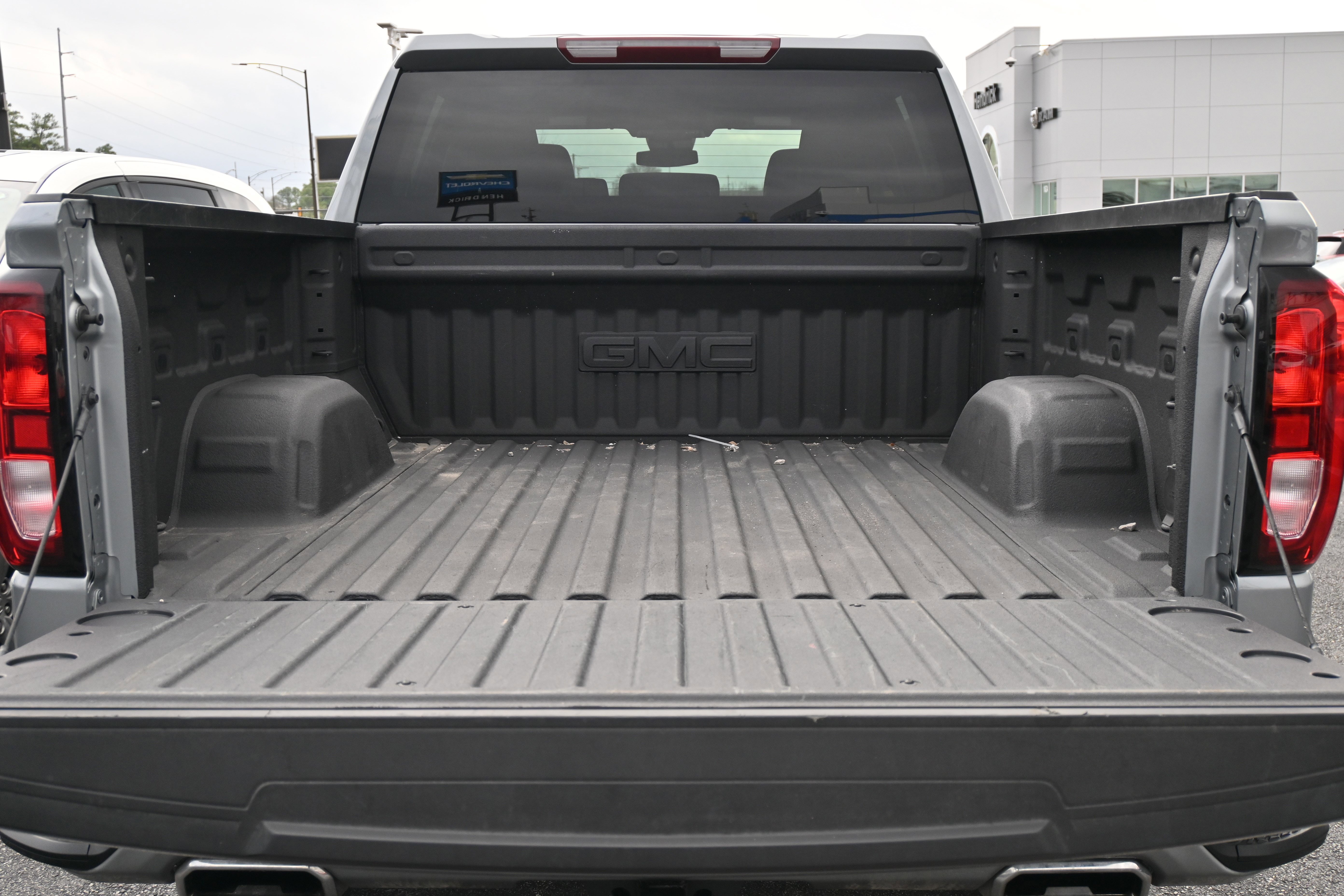 Used 2025 GMC Sierra 1500 Elevation image 32
