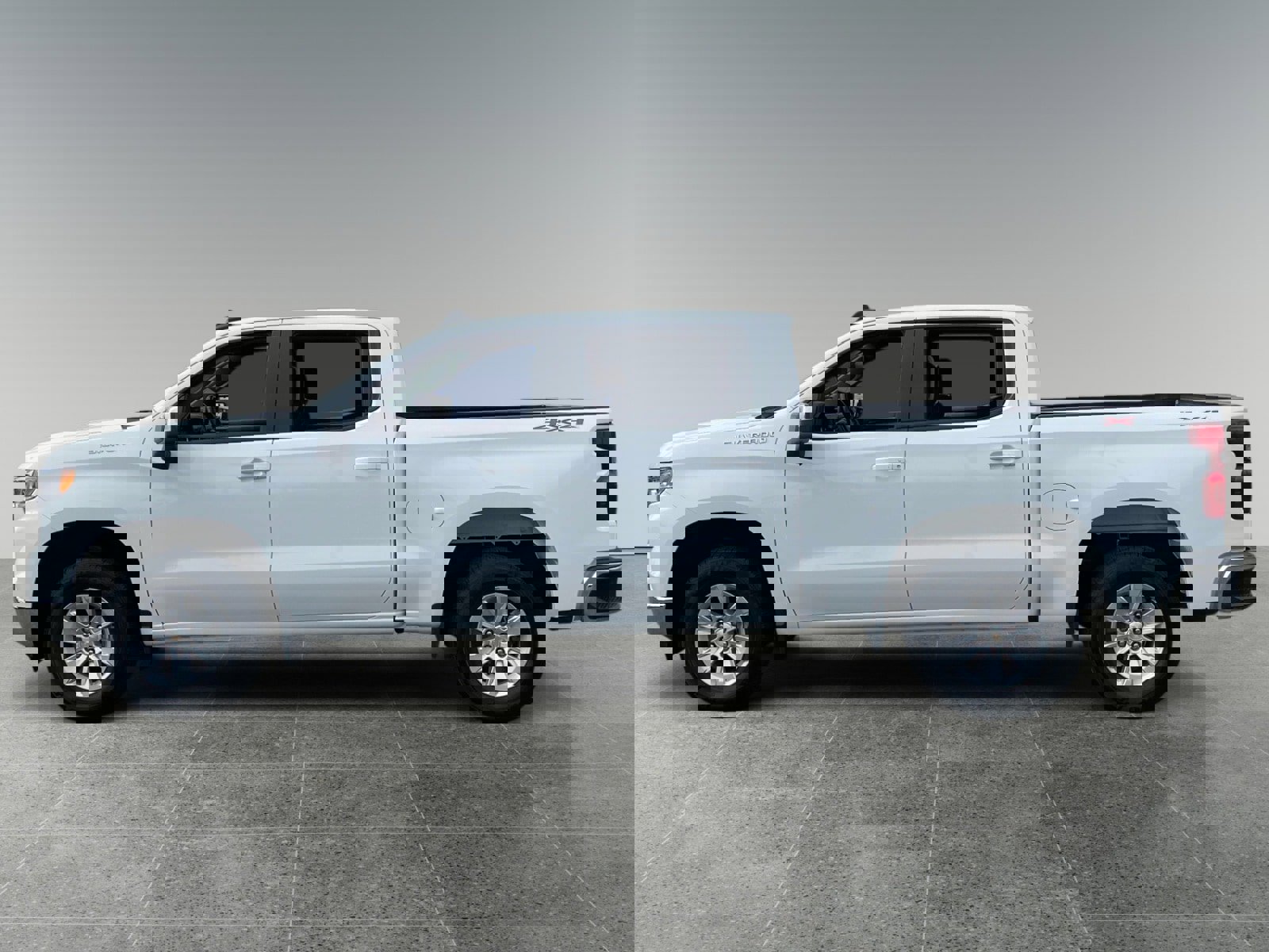 Used 2025 Chevrolet Silverado 1500 LT image 2