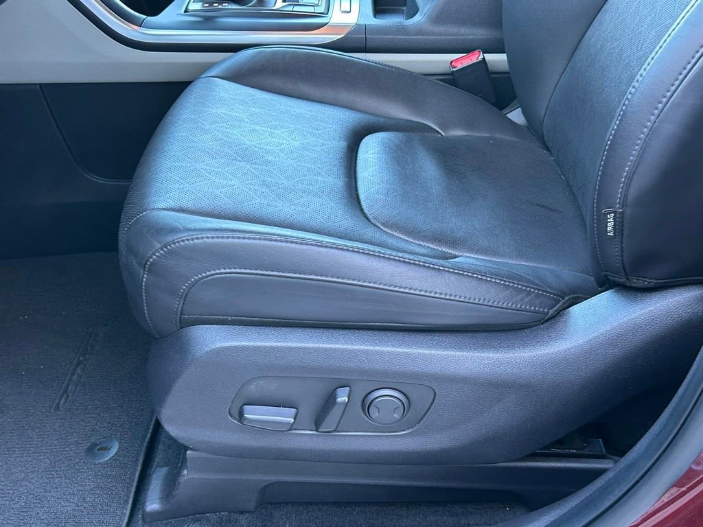 Used 2024 Kia Carnival LX image 16