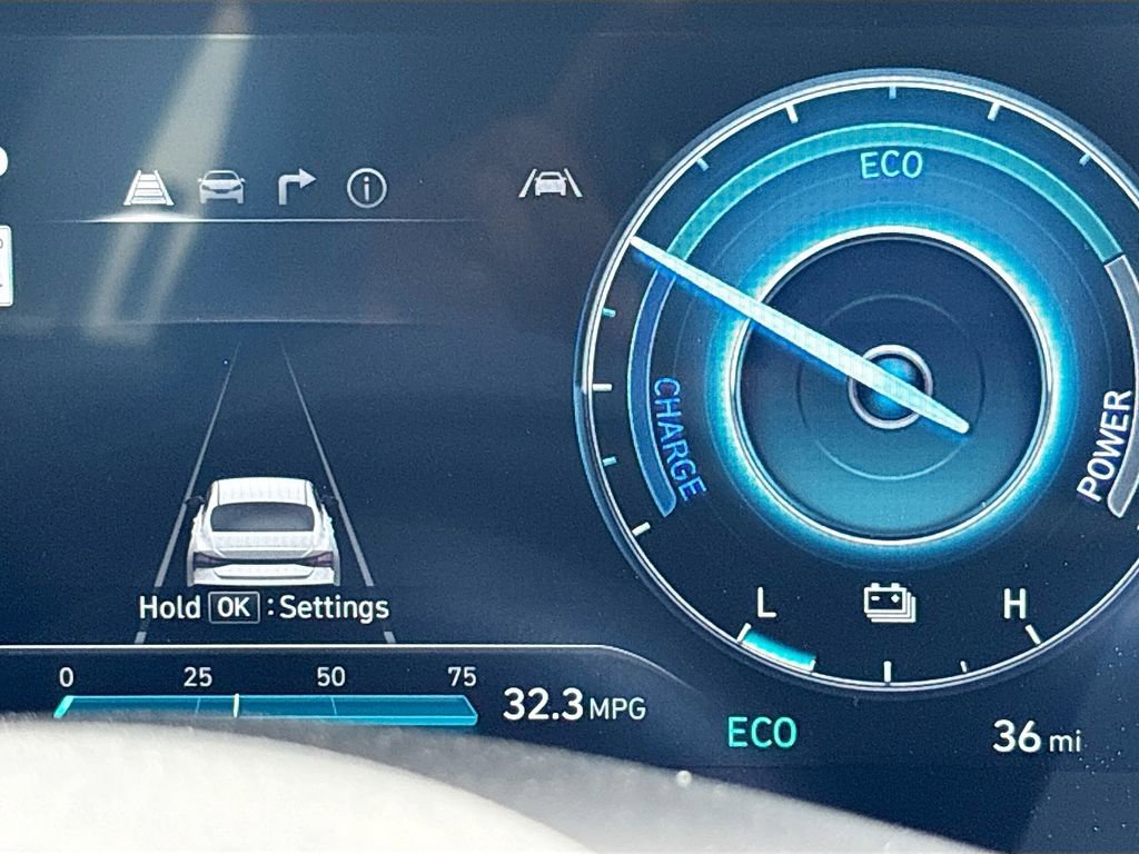 New 2025 Hyundai Elantra SEL image 12