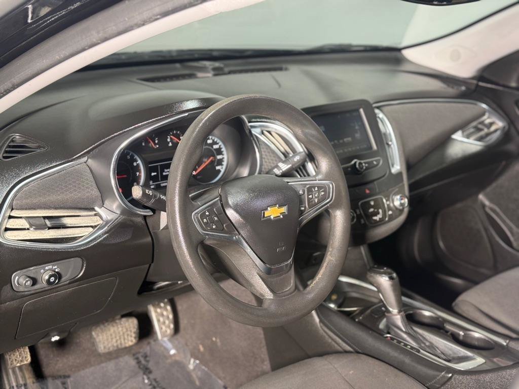 Used 2017 Chevrolet Malibu LT FWD image 25