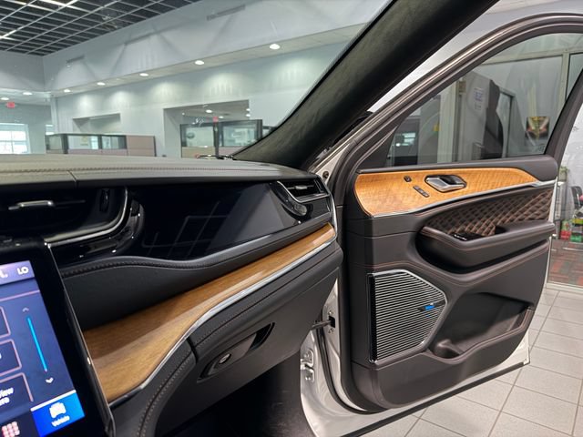 Used 2024 Jeep Grand Cherokee L Summit AWD/4WD image 27