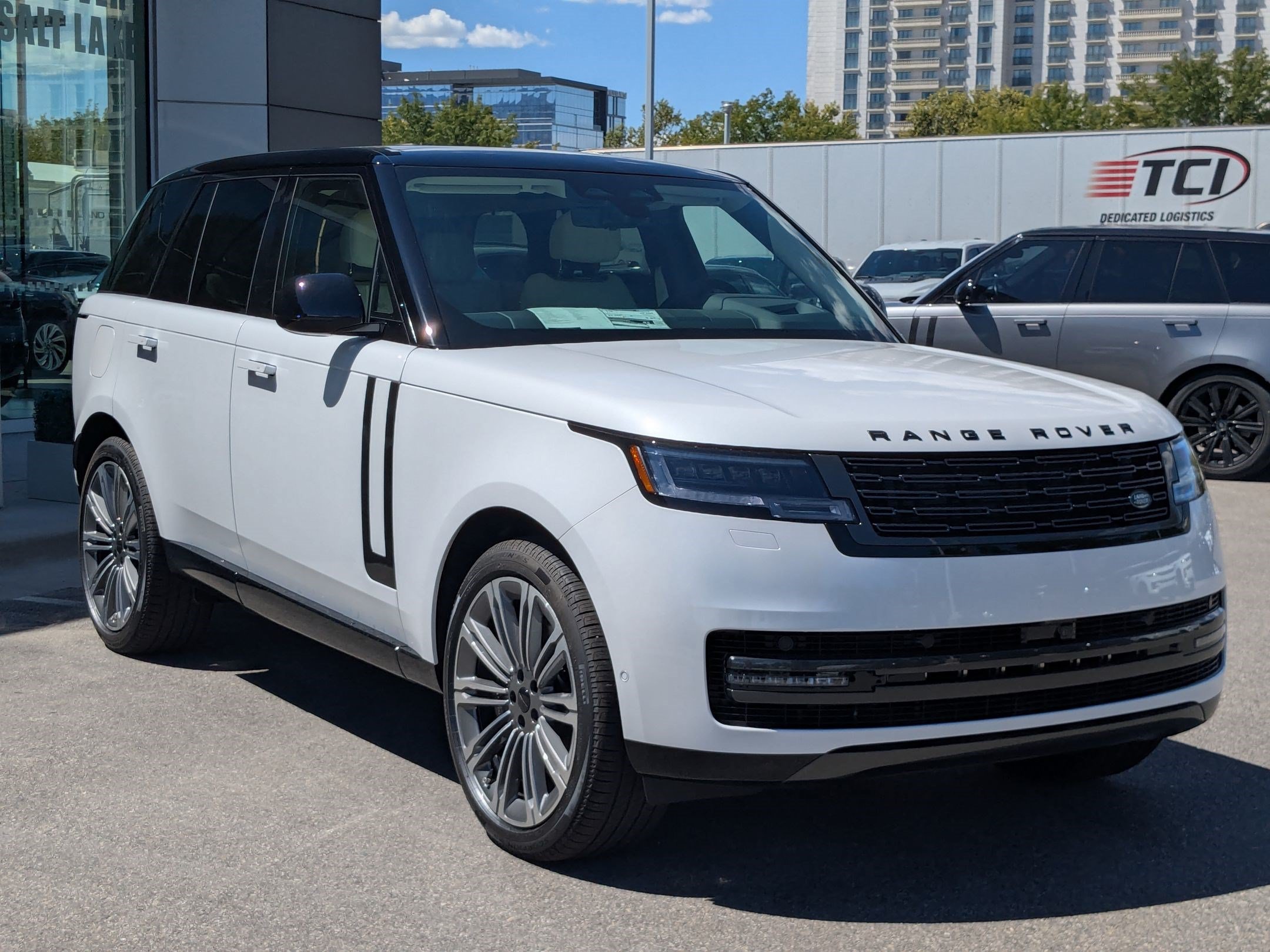 New 2026 Land Rover Range Rover SE AWD/4WD image 3