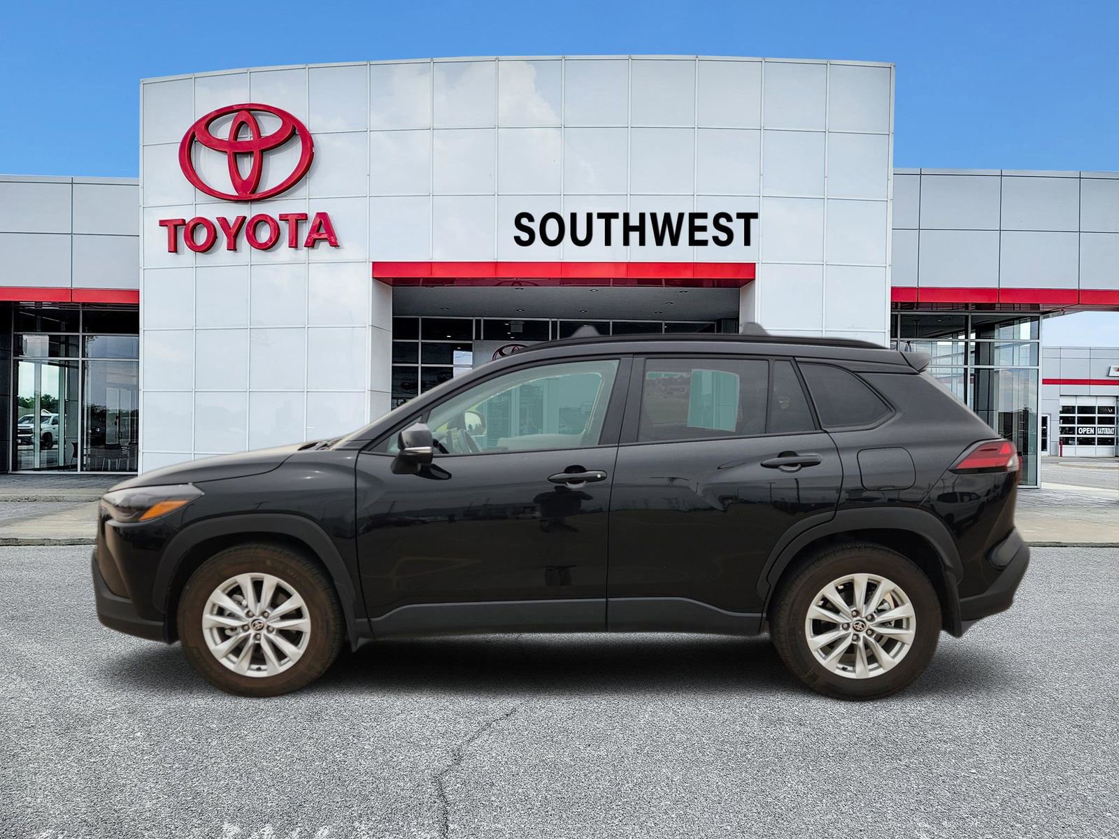 Used 2026 Toyota Corolla Cross LE w/ Moonroof Package FWD video 3