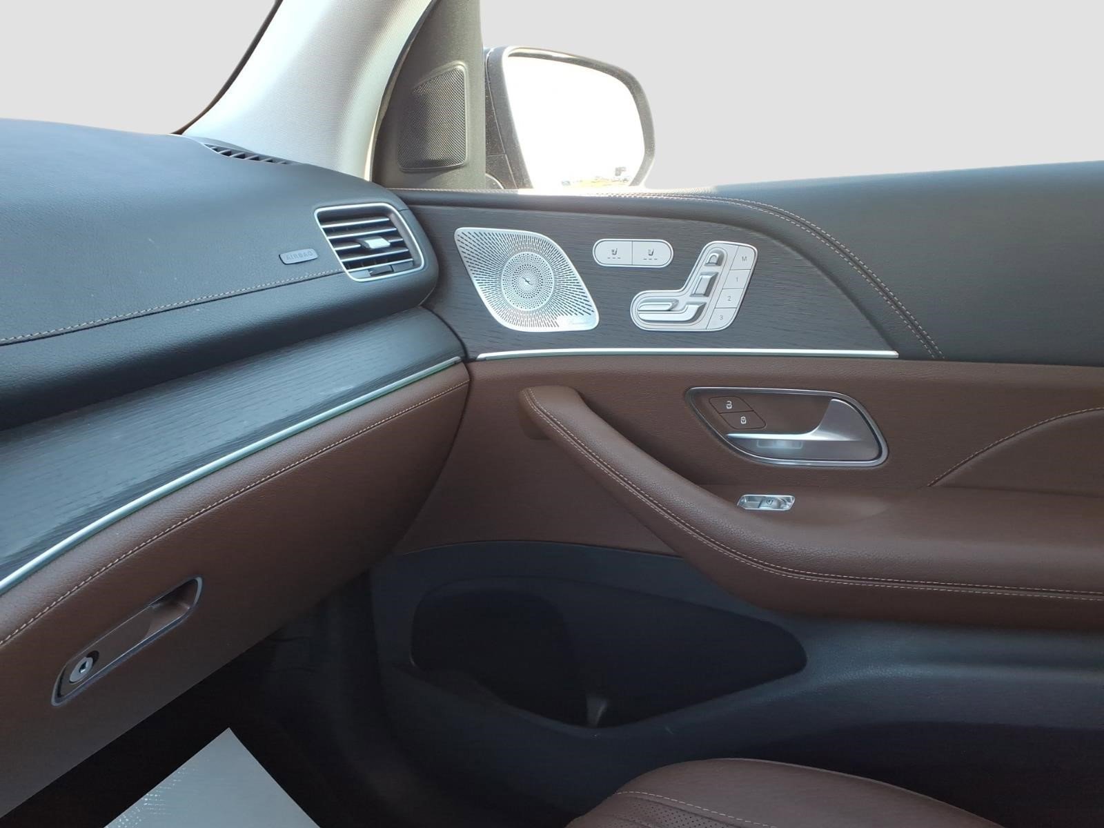 Used 2024 Mercedes-Benz GLS 580 4MATIC image 32