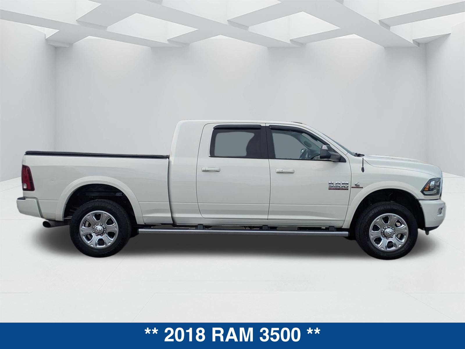 Used 2018 RAM 3500 Laramie w/ Sport Appearance Group AWD/4WD image 4