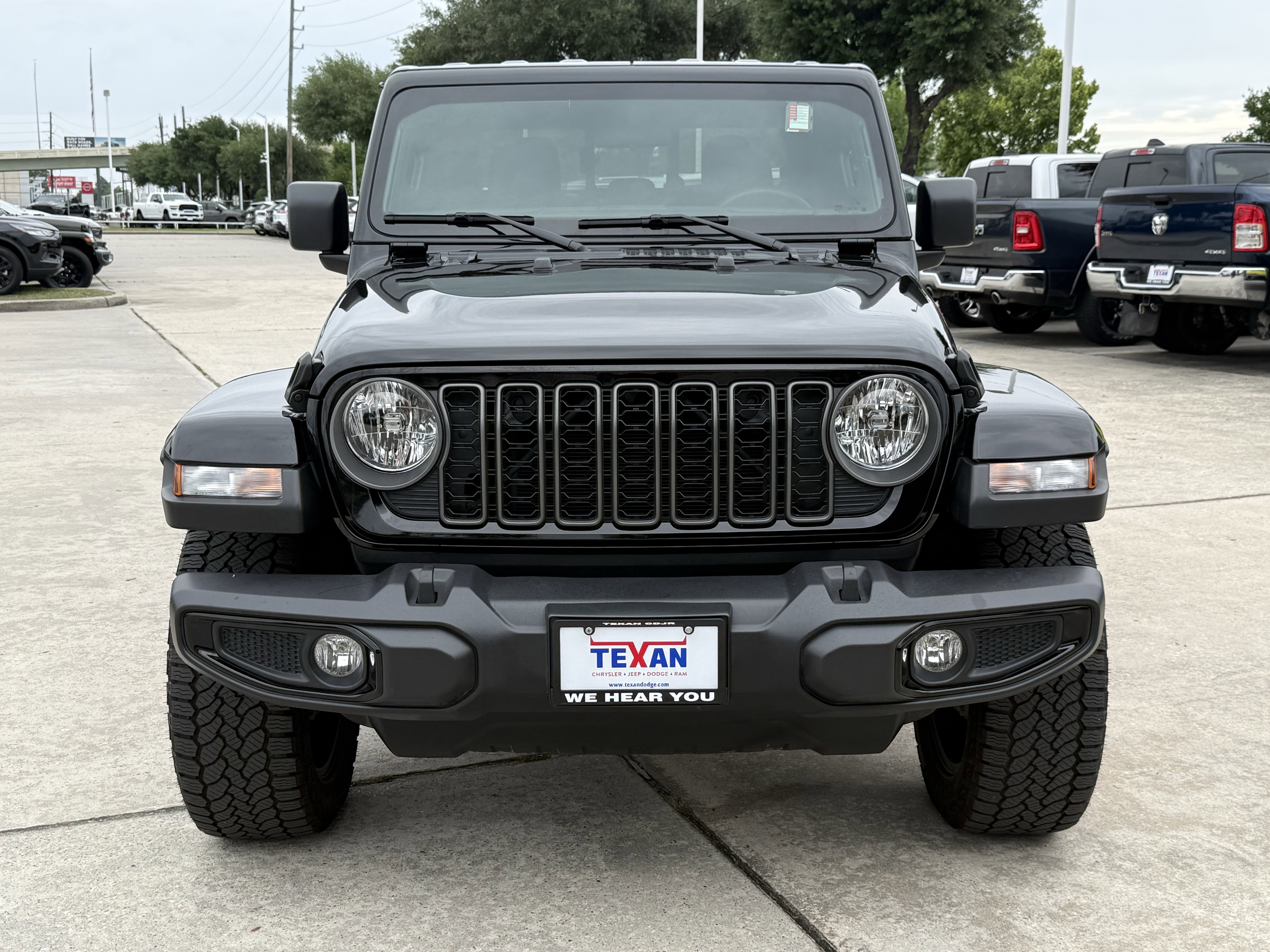 Used 2025 Jeep Gladiator Sport AWD/4WD image 11