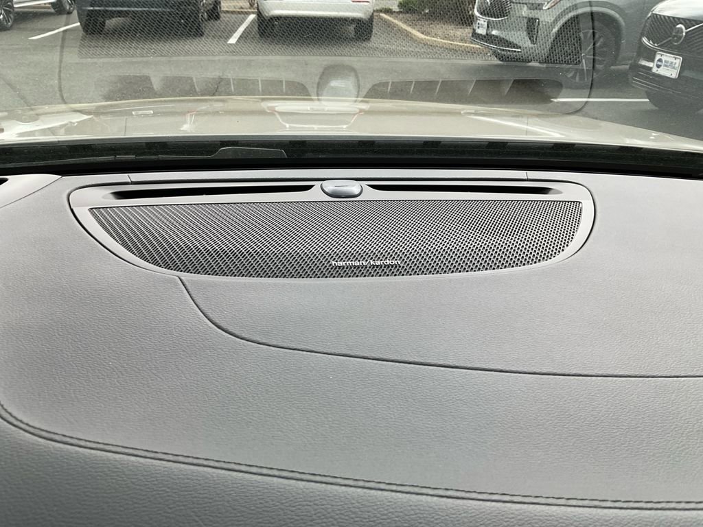 Used 2020 Volvo S60 T5 Inscription image 18